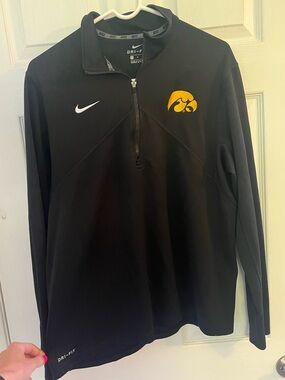 Men’s Iowa Hawkeye Nike Half-zip